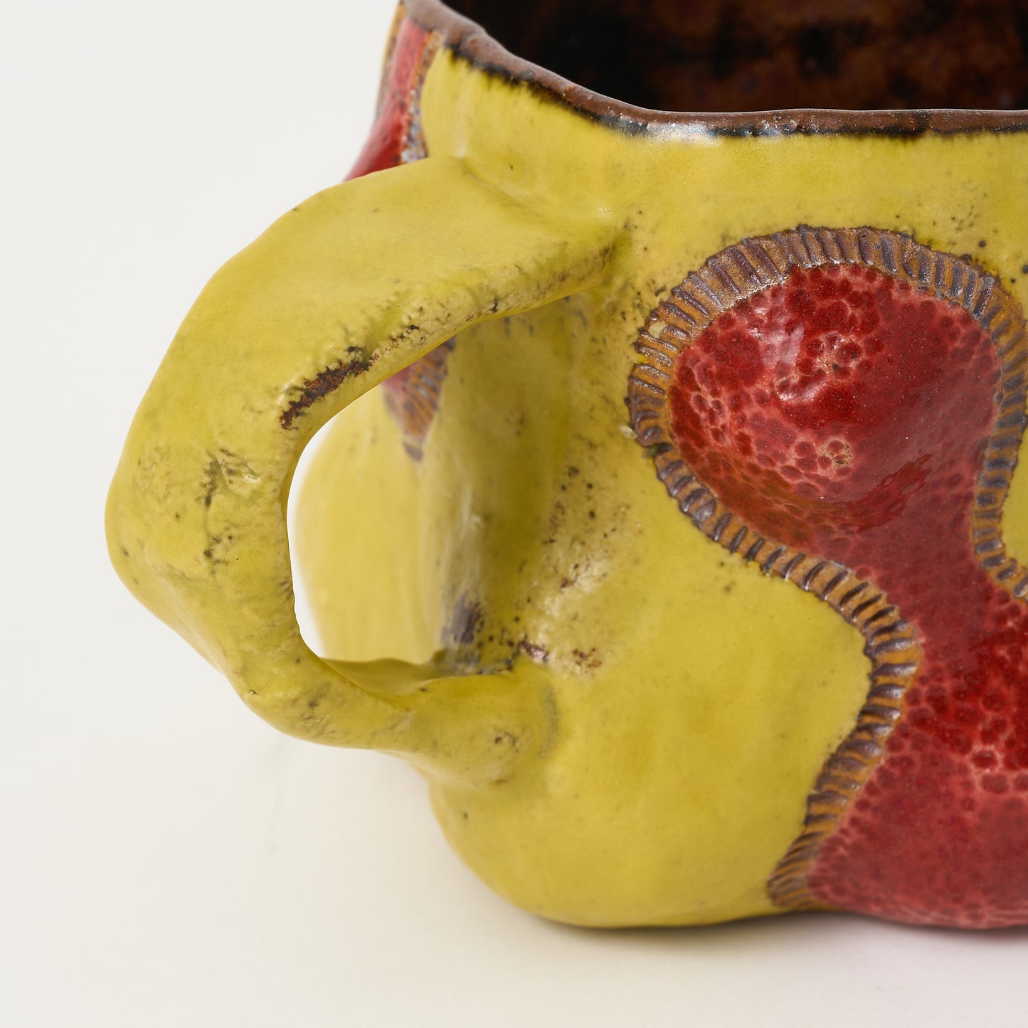 西岡絵里奈　マグカップ 006 (イエロー×レッド）